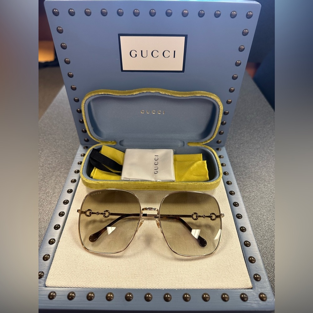 Gucci Sunglasses GG0879s